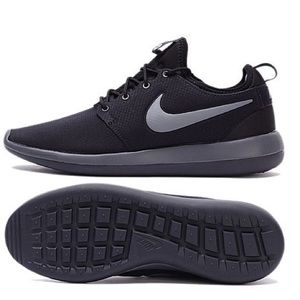 Black Nike Roshe Athletic Shoes